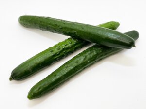 キュウリ3本